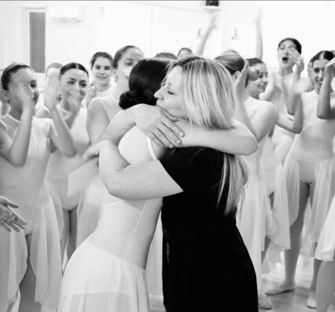 Allieve Danzarte Academy in formazione classica con scenografia lunare